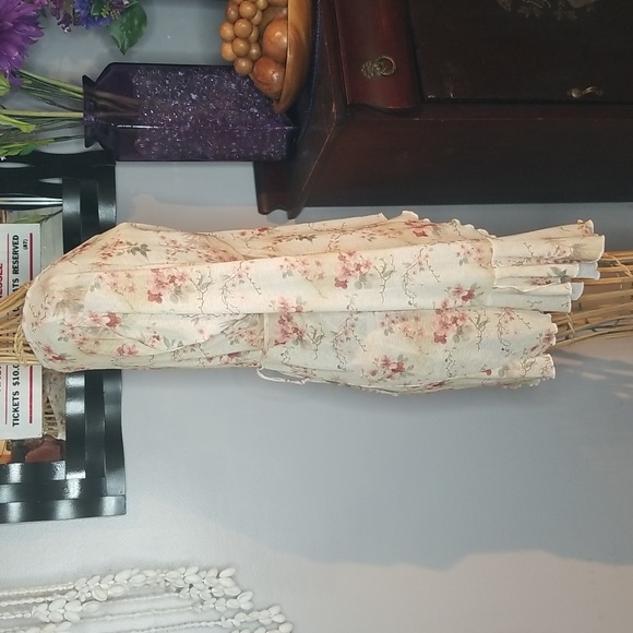 Vintage ENT Entrancy Medium Cream with Mauve, Burgundy & Green Flowers Blouse - Picture 4 of 9